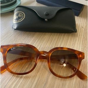 Ray-Ban 4324 Sunglasses Tortoiseshell